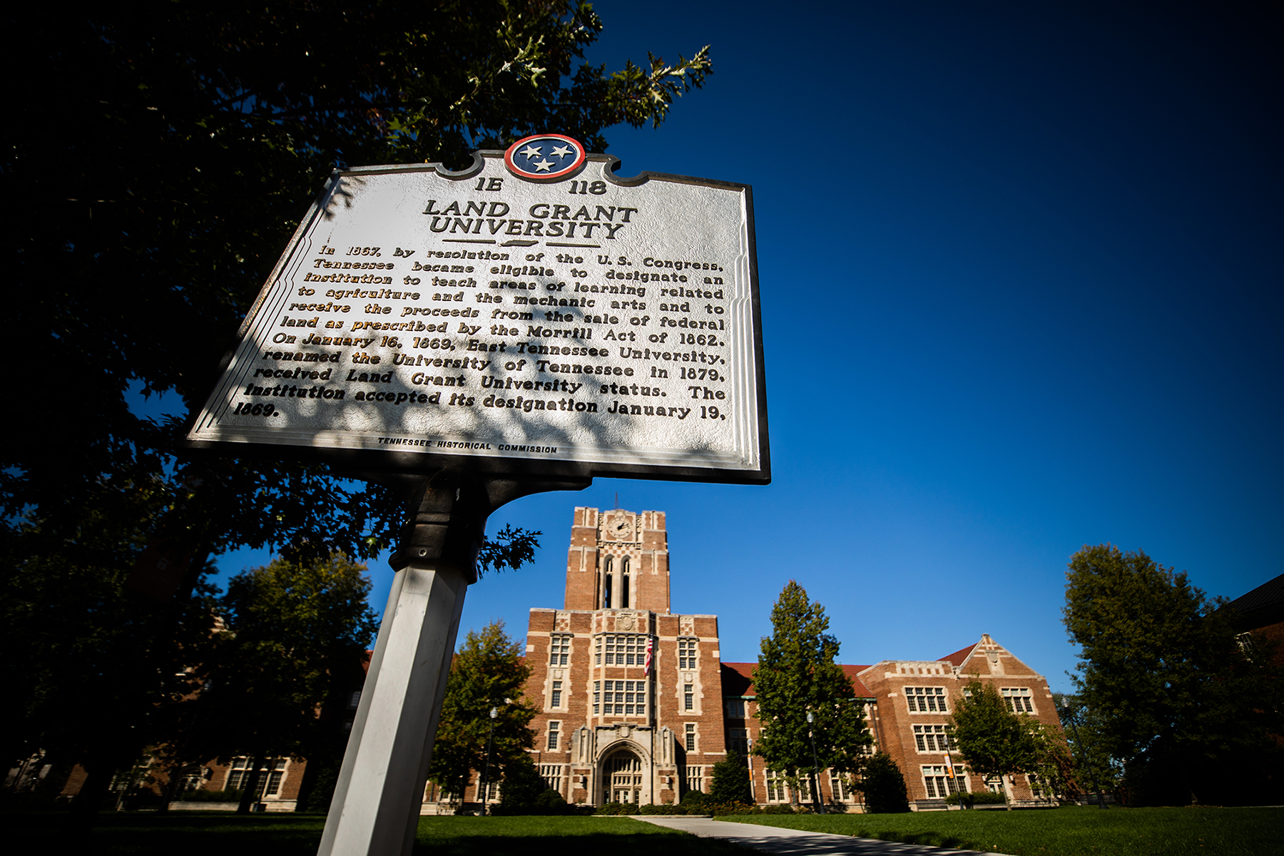 Lang Grant University sign in front of Ayres